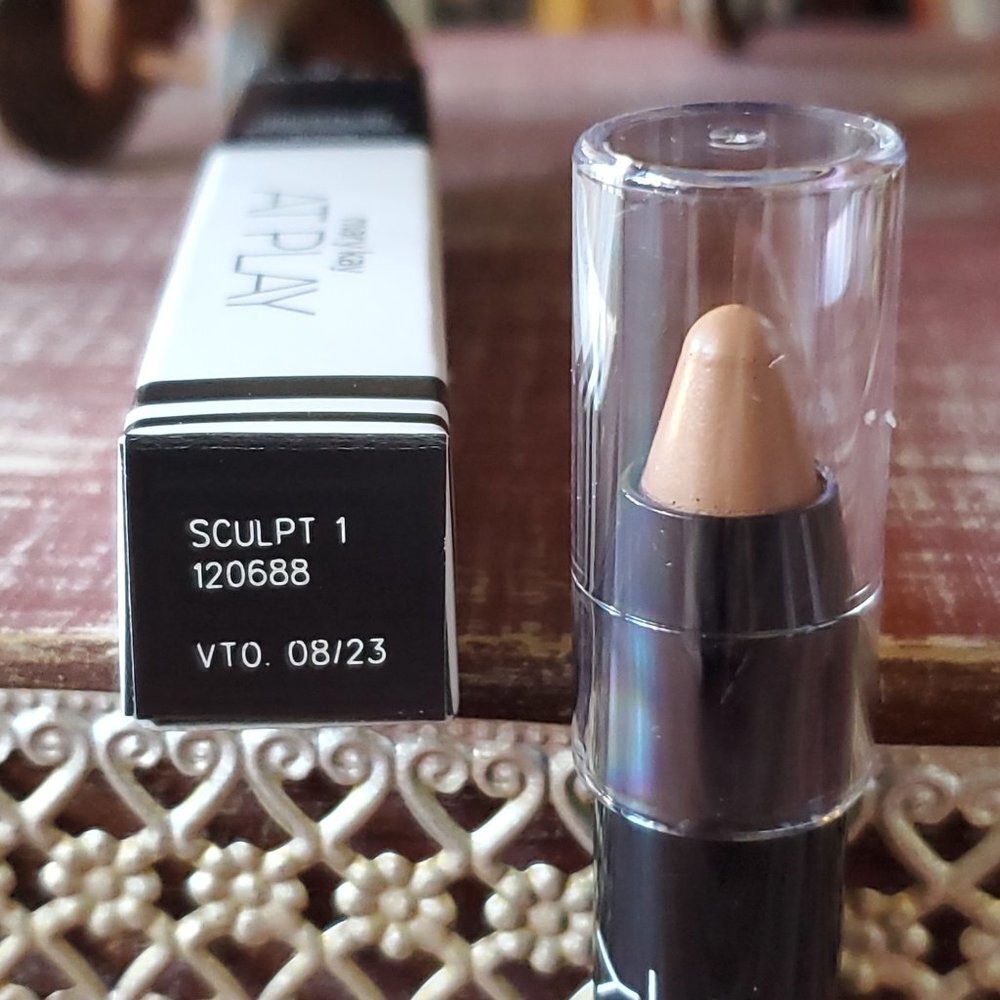 Sculpt 1 - Limited-Ed. Mary Kay At Play Contouring Stick